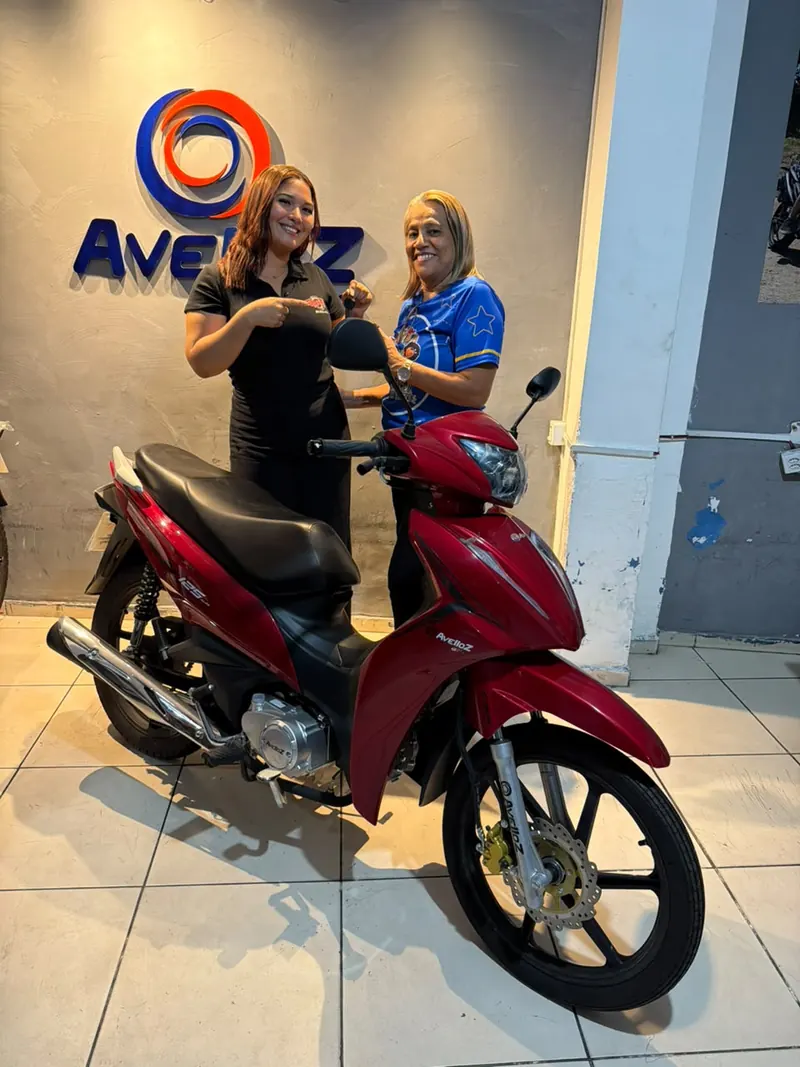 Avelloz AZ125 Alfa vermelha na loja em Maracanaú